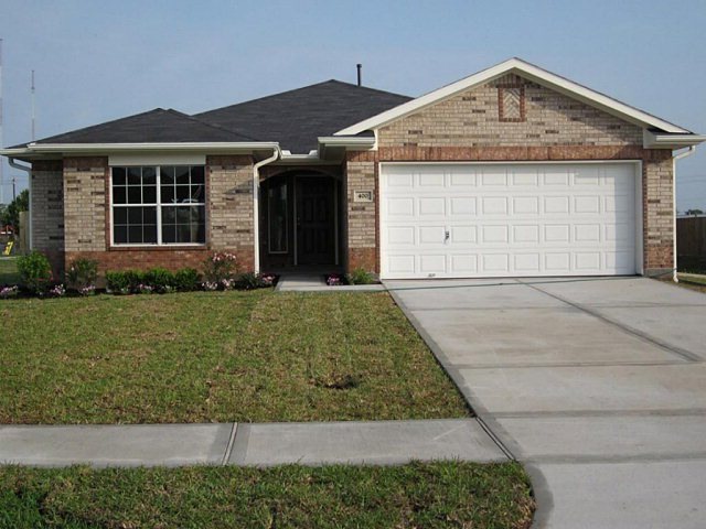 400 Sherandoe Ln, Alvin, TX 77511 - photo 1