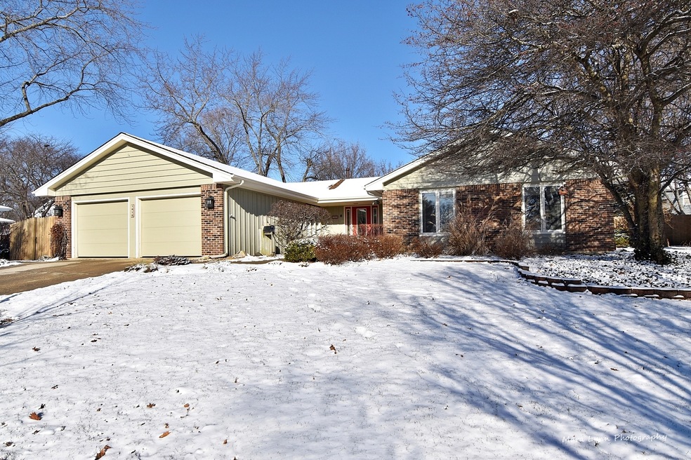 This home has excellent curb appeal!