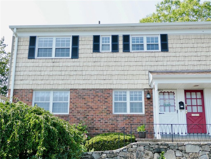 245 Unquowa Rd unit 122, Fairfield, CT 06824 - photo 1