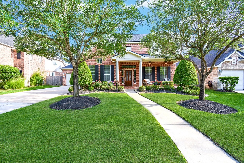 Stunning Coles Crossing home with swimming pool.