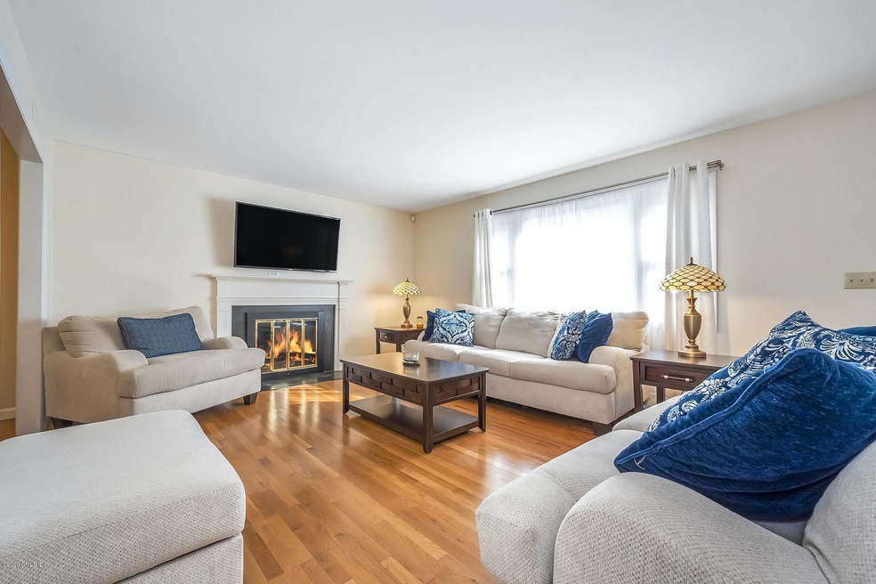 28 Homestead Ln, Greenwich, CT 06831 - photo 1