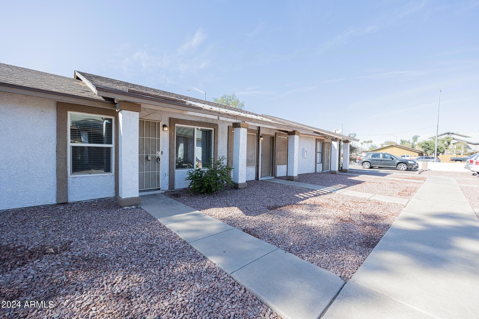 2807 E Capri Cir unit 3, Mesa, AZ 85204 - photo 1