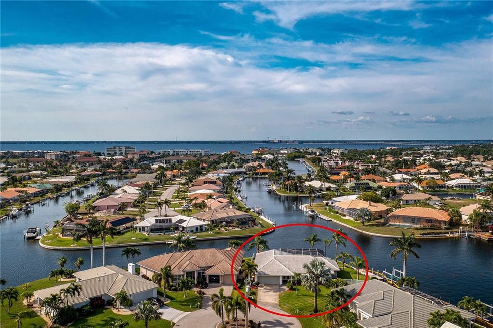 Gorgeous tip lot with 184' of cement seawall in de