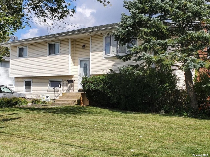 224 Verona Pkwy, Lindenhurst, NY 11757 - photo 1