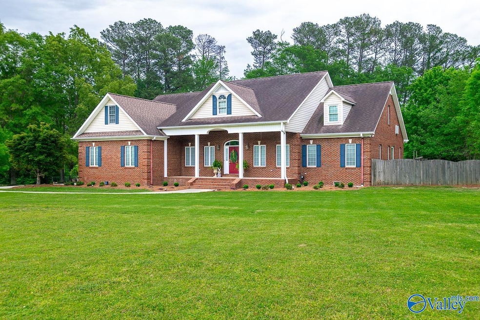 1102 Vines Dr NE, Hartselle, AL 35640 - photo 1