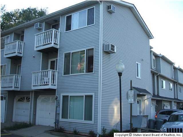 22 Simmons Ln, Staten Island, NY 10314 - photo 1