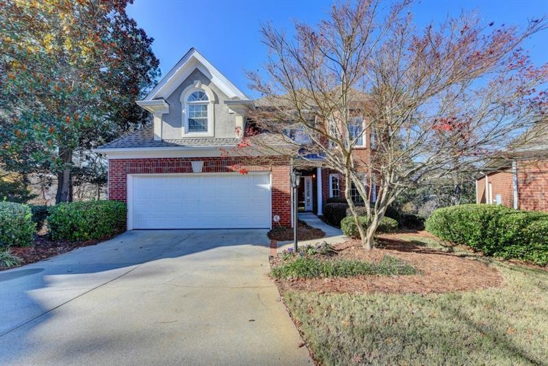 Welcome home to this detached 4 sided brick beauty