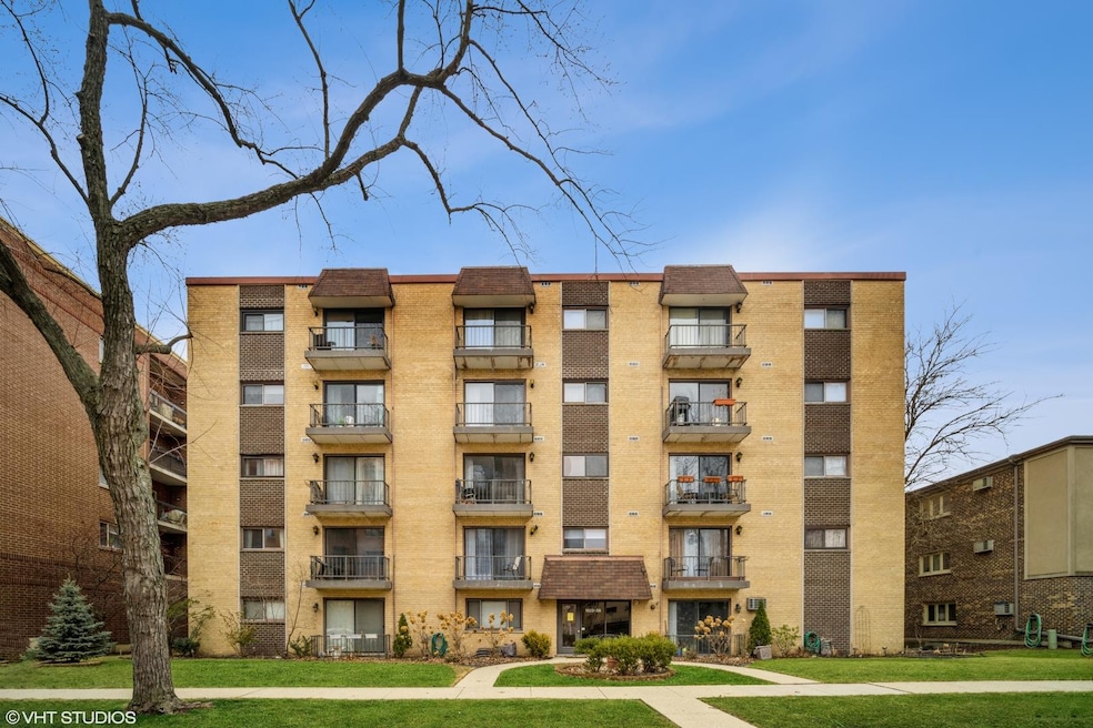 1623 Ashland Ave unit 4E, Des Plaines, IL 60016 - photo 1