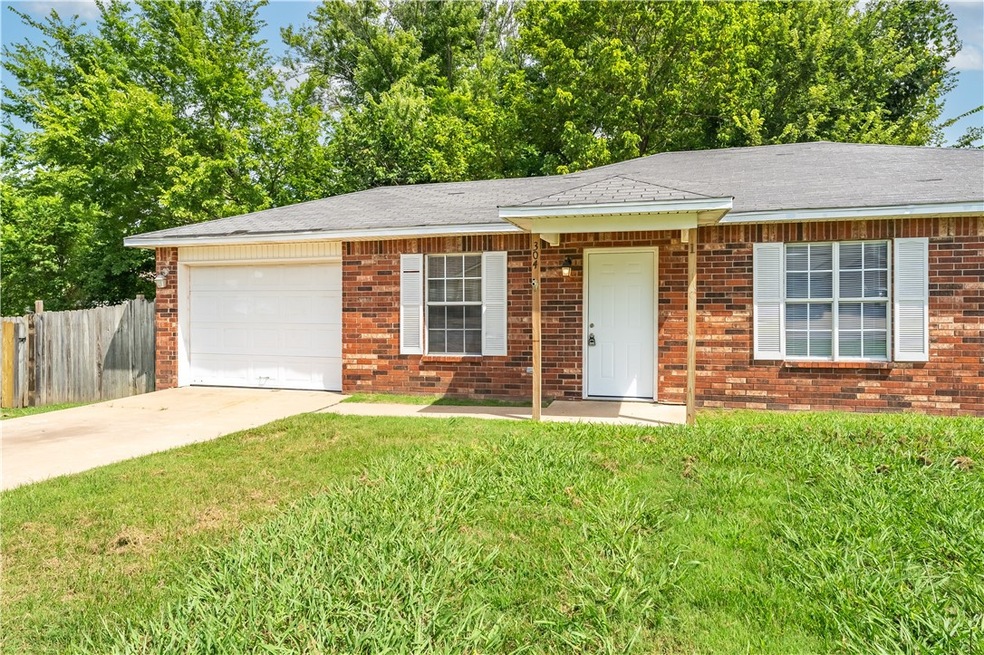 304 E Thurman St unit 1, Prairie Grove, AR 72753 - photo 1