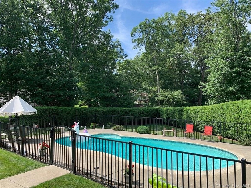 188 Split Rock Dr, Waterbury, CT 06706 - photo 1