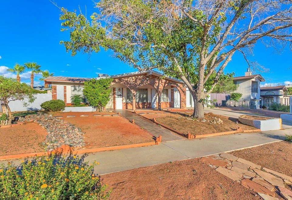 10845 Sombra Verde Dr, El Paso, TX 79935 - photo 1