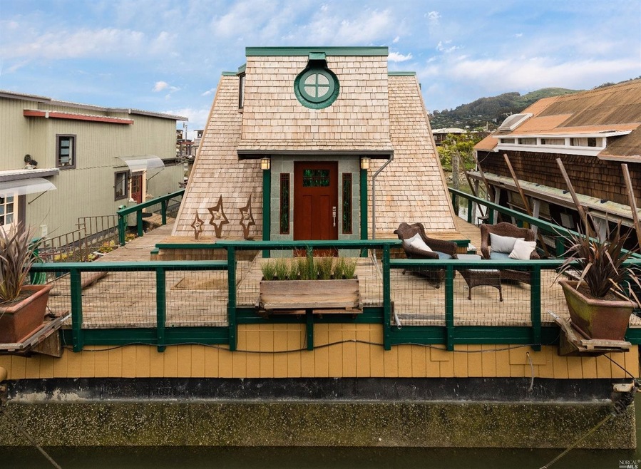 Commodious front and rear decks