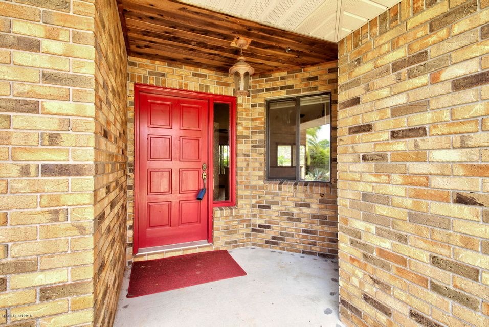 Covered Front Entry (1)