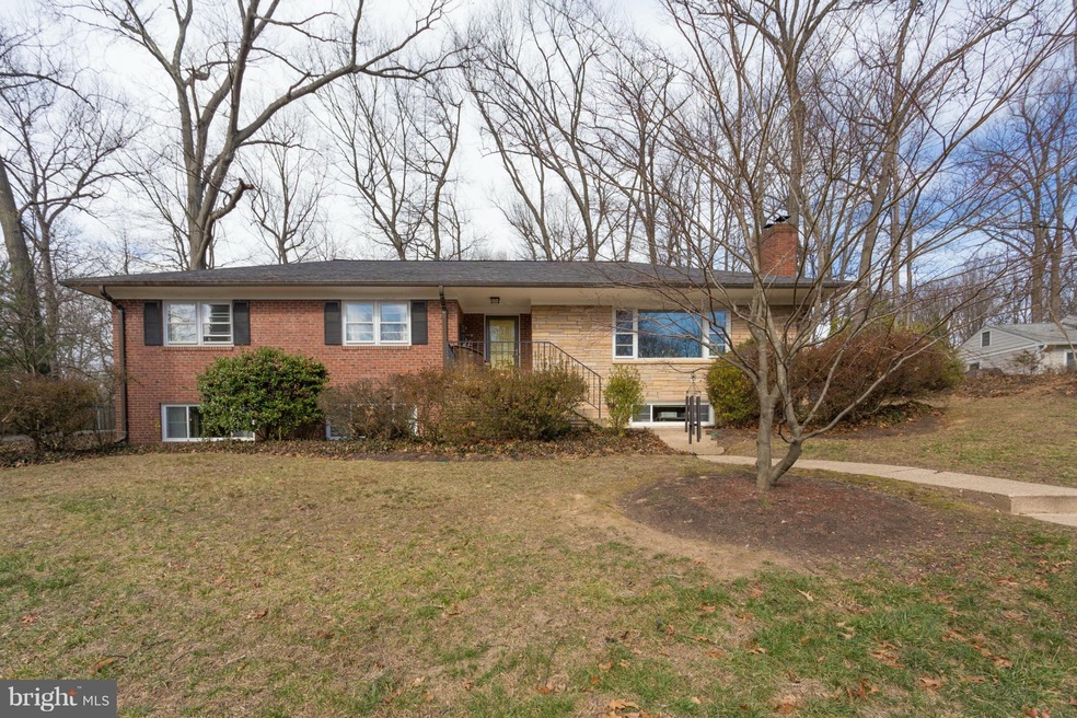 6426 Crosswoods Dr, Falls Church, VA 22044 - photo 1