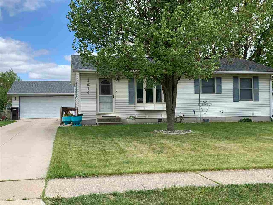 1214 Orchard Dr, Cedar Falls, IA 50613 - photo 1