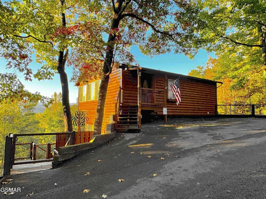 3307 Chinquapin Dr, Sevierville, TN 37876 - photo 1