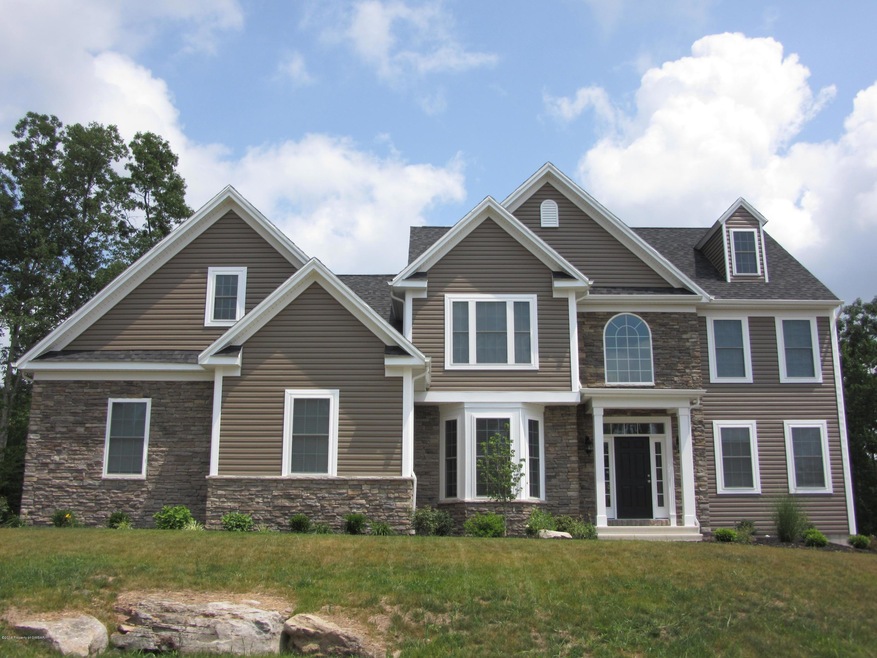 1051 Manor Dr, Mountain Top, PA 18707 - photo 1