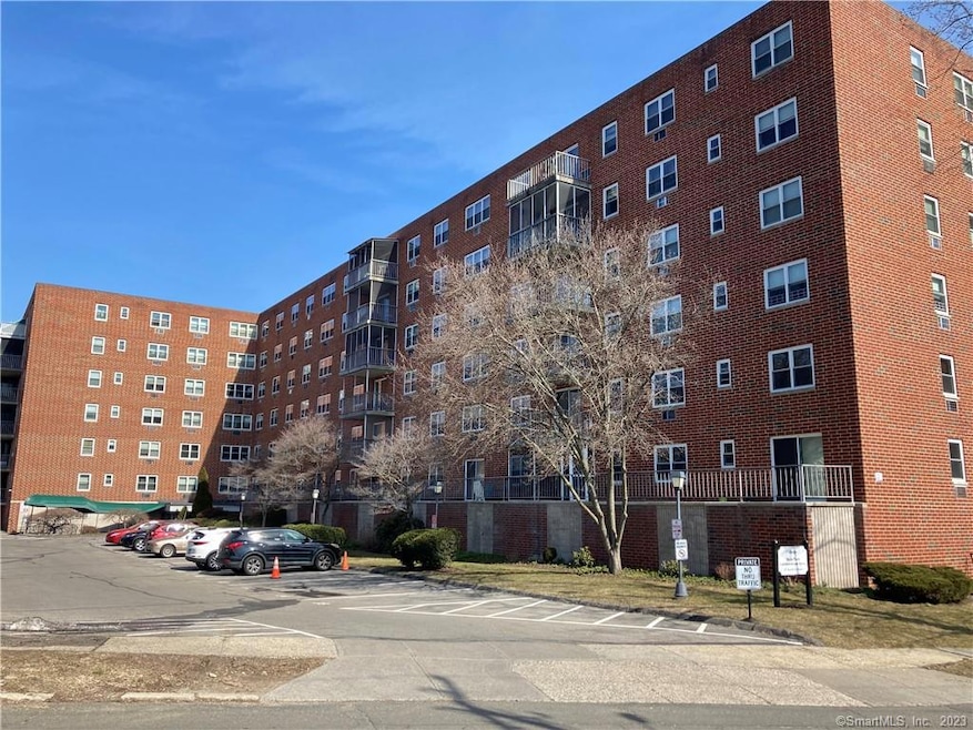 Hyde Park unit 5W, Stamford, CT 06907 - photo 1