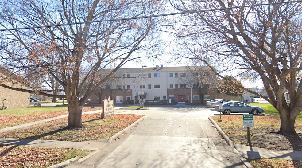 904 E Milwaukee Ave, Storm Lake, IA 50588 - photo 1