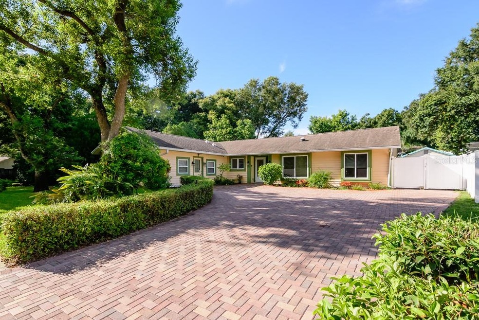 Welcome Home to 2880 Oak Creek Ln. Palm Harbor, 34
