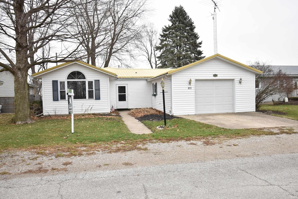 411 S Smith St, Boswell, IN 47921 - photo 1