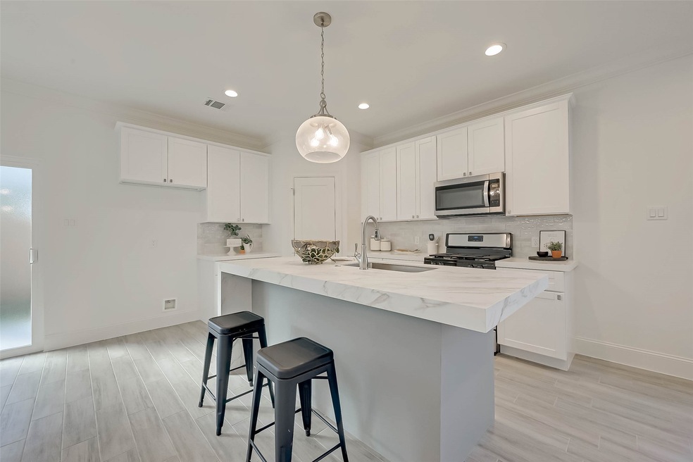 5125 Golden Forest Dr, Houston, TX 77091 - photo 1