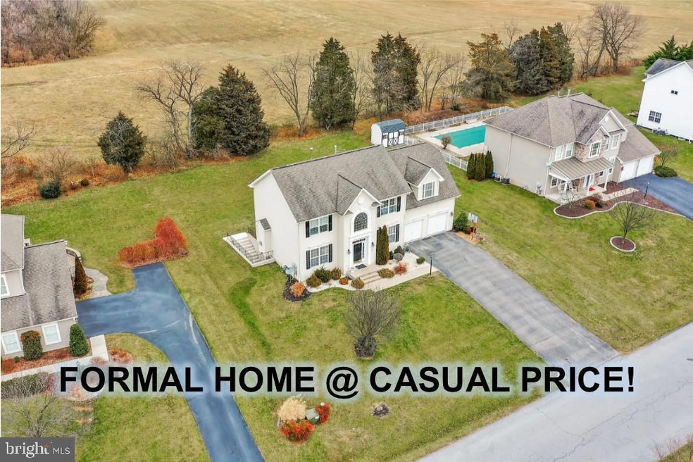 712 Shannon Dr N, Greencastle, PA 17225 - photo 1