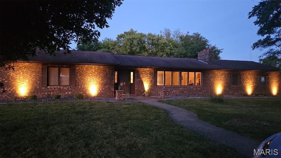 645 Il 185, Vandalia, IL 62471 - photo 1