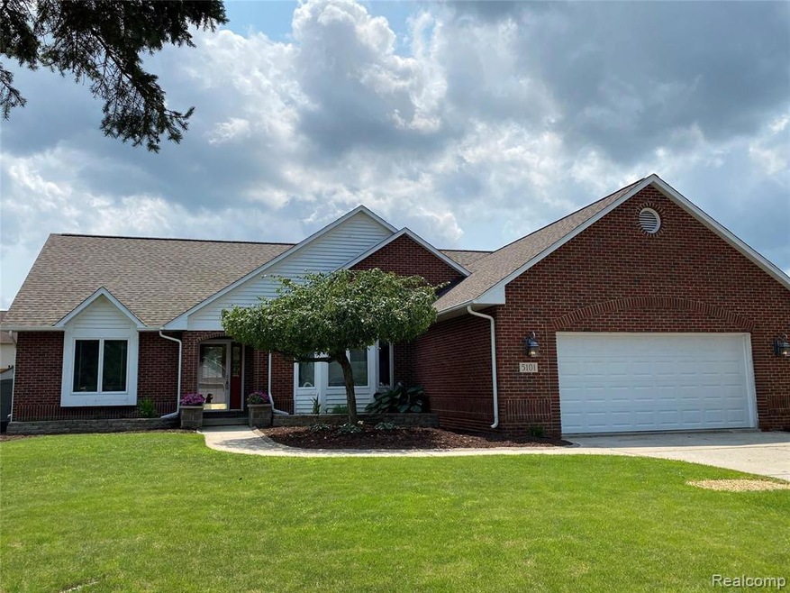 5101 Wyndemere Square, Swartz Creek, MI 48473 - photo 1