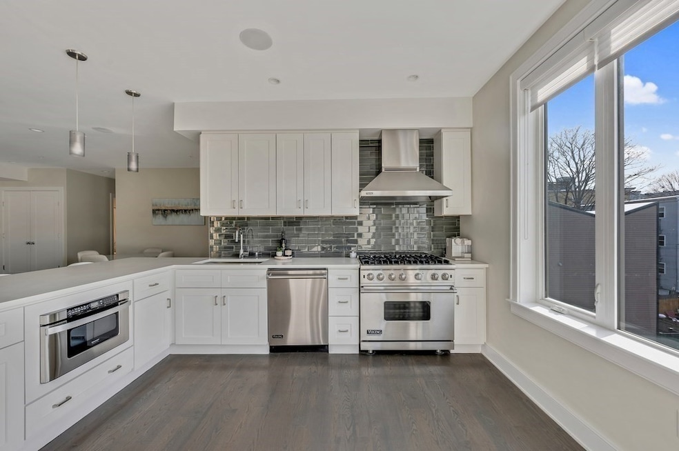 For Sale $1,295,000 • Co-Listing Agent
