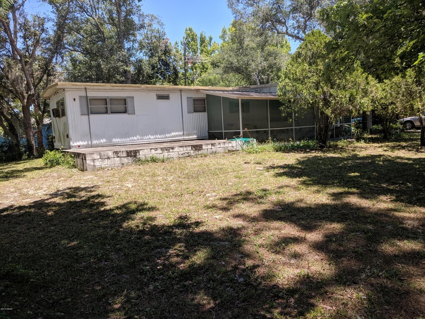 1714 Avenue B Screen room