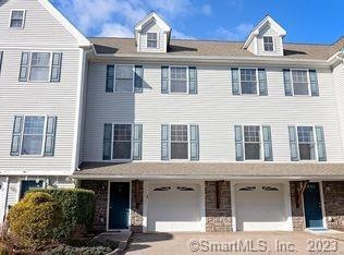 125 Mechanic St unit 11, Pawcatuck, CT 06379 - photo 1