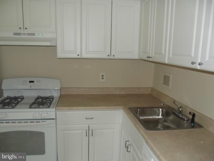 2636 Wagon Dr unit 272, Alexandria, VA 22303 - photo 1