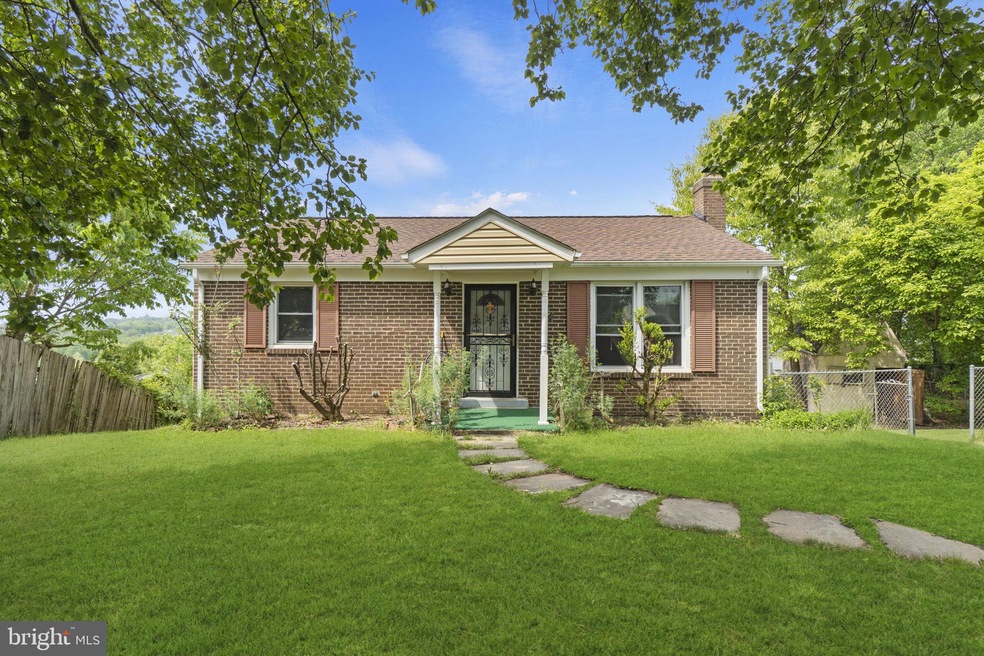 16208 Crest Ct, Woodbridge, VA 22191 - photo 1