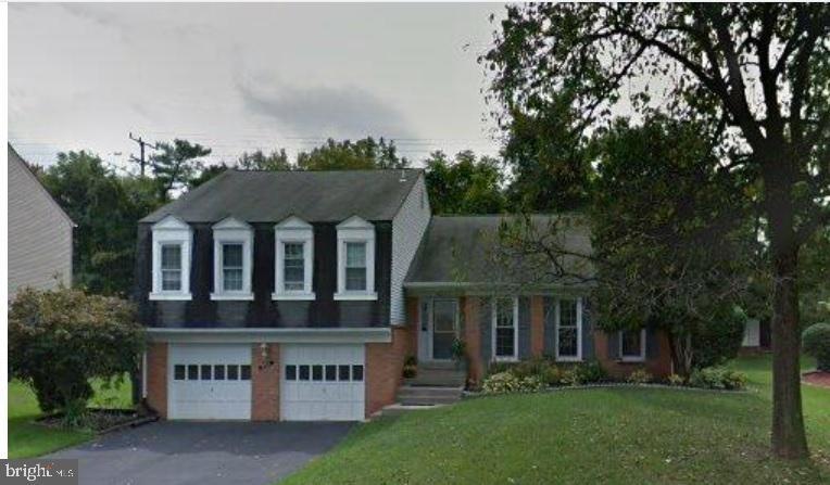 9211 Briary Ln, Fairfax, VA 22031 - photo 1