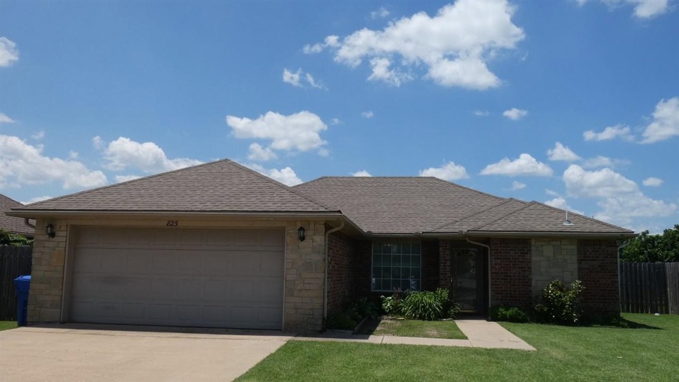 825 Huddleston Dr, Cache, OK 73527 - photo 1