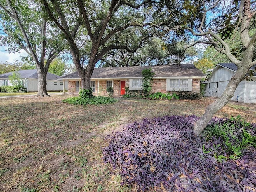 5606 Pine St, Houston, TX 77081 - photo 1