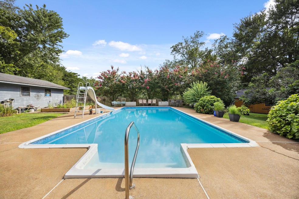 For Sale $548,800 • Co-Listing Agent