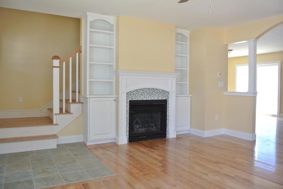 Living room with fireplace /...