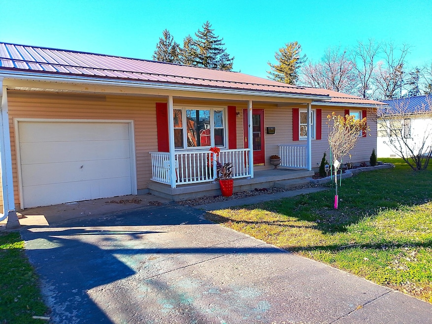 415 Florence St, Washington Court House, OH 43160 - photo 1