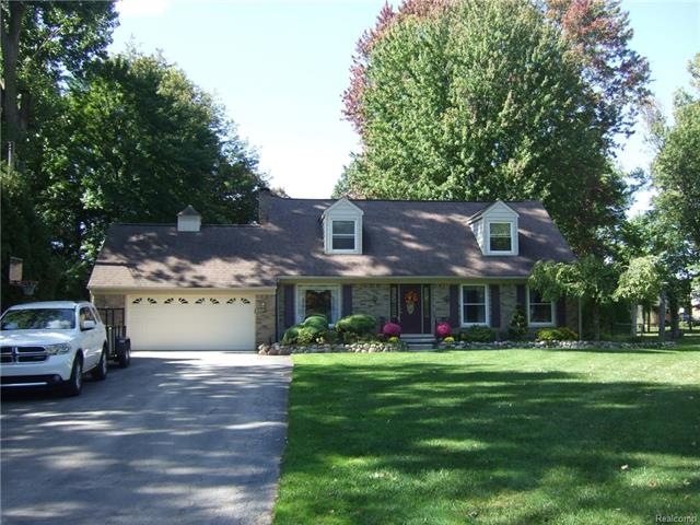 Welcome to 8127 Ravine Dr.