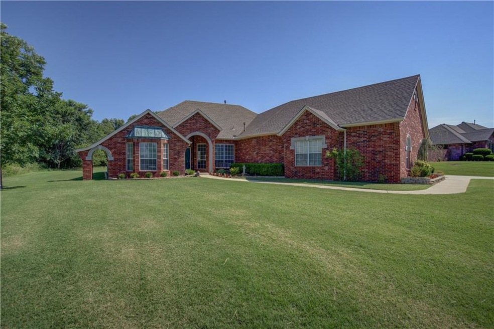 2209 NE 15th St, Moore, OK 73160 - photo 1