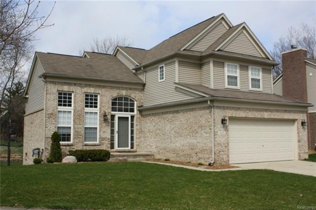 Walking distance to downtown Lake Orion & 2 Beache