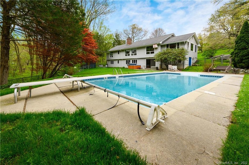 84 Barclay Dr, Stamford, CT 06903 - photo 1