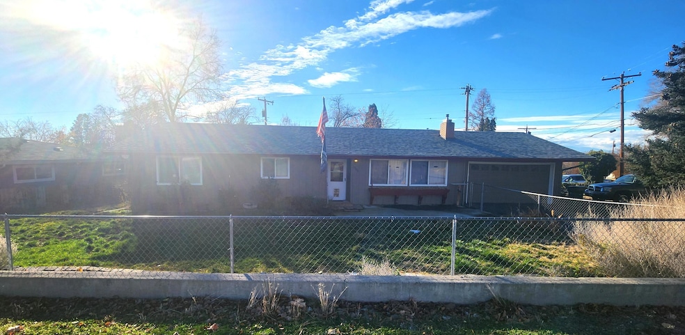 1902 Carlson Dr, Klamath Falls, OR 97603 - photo 1