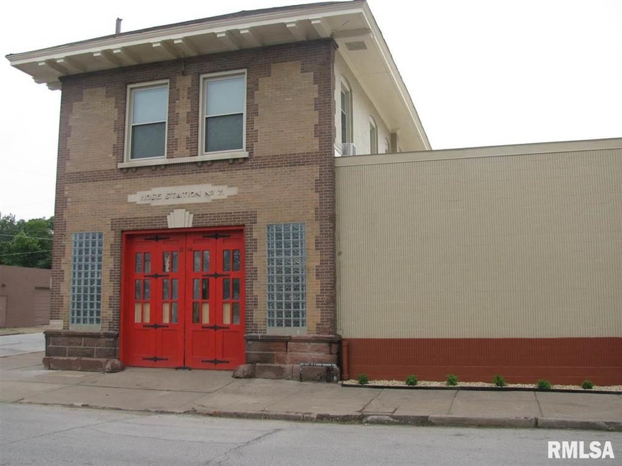 1354 W 4th St, Davenport, IA 52802 - photo 1