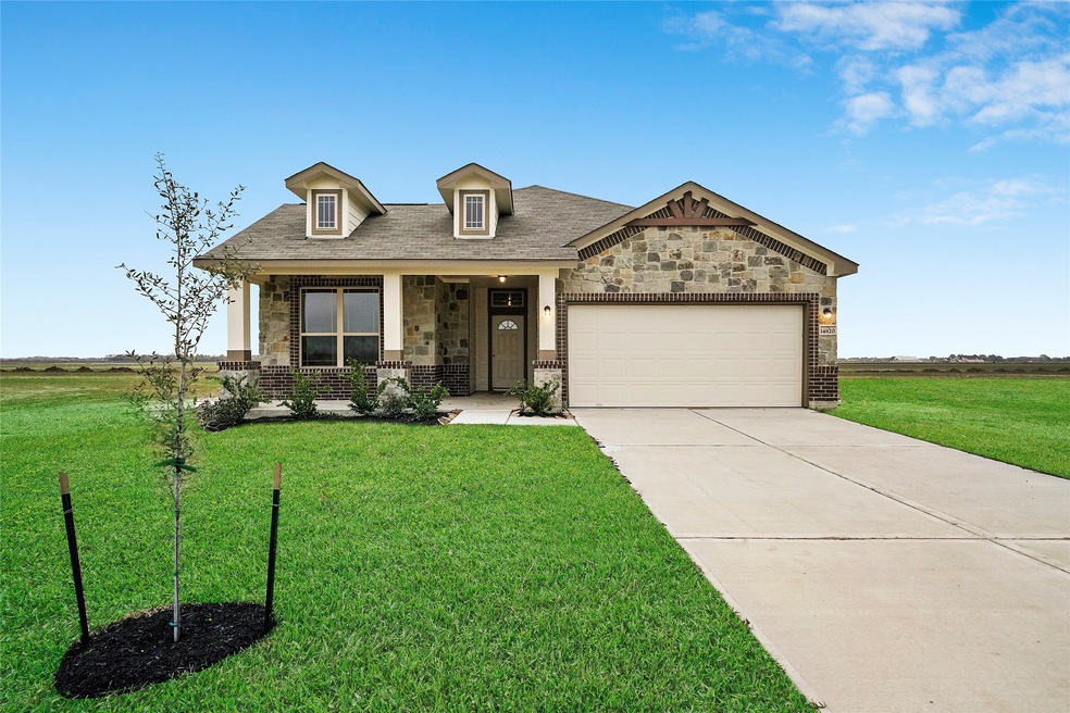 1043 Brahma Cir, East Bernard, TX 77435 - photo 1