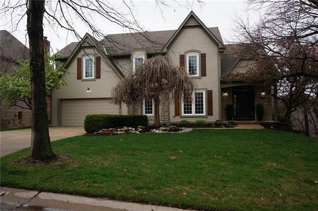 Awesome 2 story w/great curb appeal...