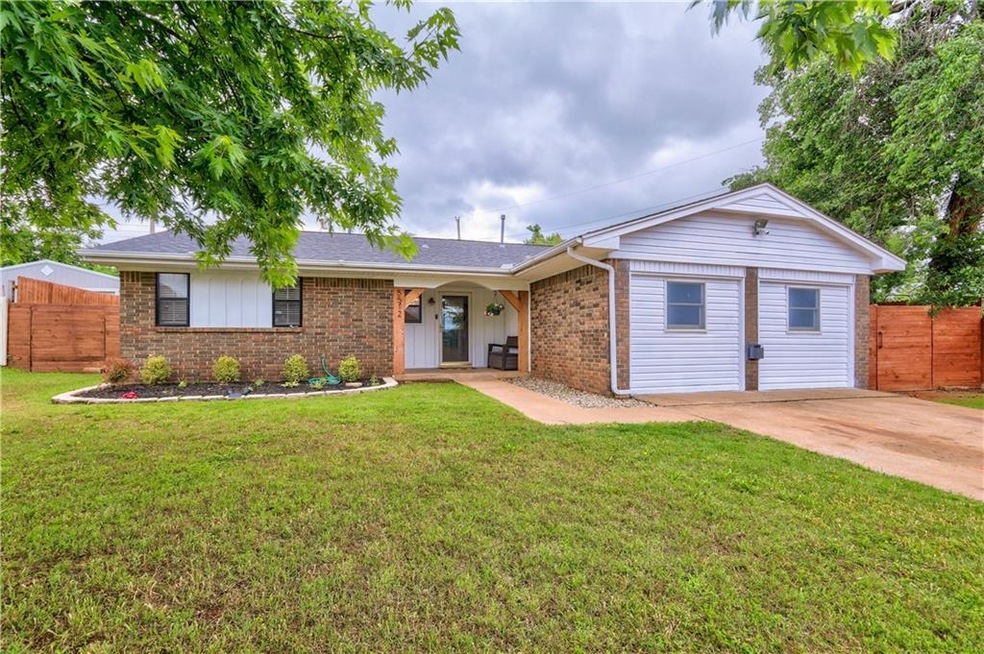 5512 NW 67th St, Warr Acres, OK 73132 - photo 1