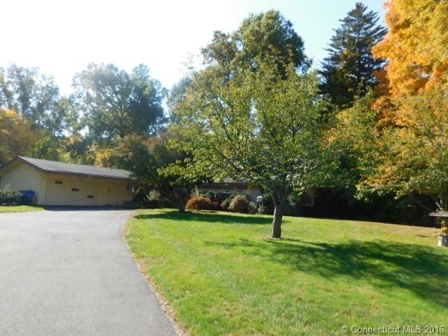 Welcome home to 22 Oak Lane, come on in, take a lo